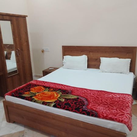Hotel Sri Ram Lala Dharmshala Ayodhya Exterior foto